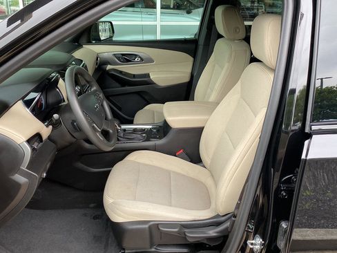 Used 2023 Chevrolet Traverse LS w/ Midnight/Sport Edition FWD image 17