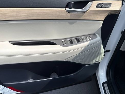 Certified 2024 Hyundai Palisade Limited AWD/4WD image 9
