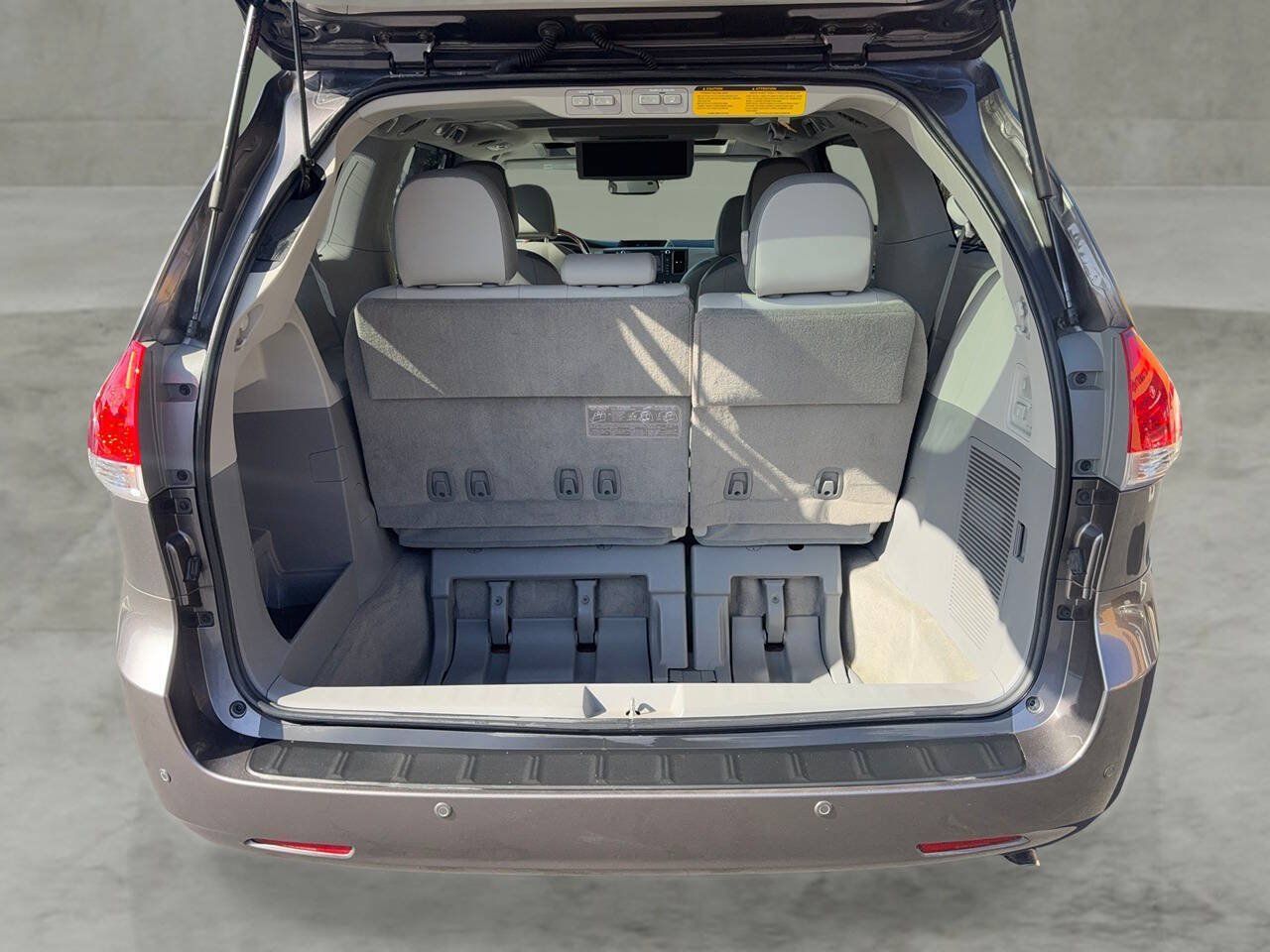 Used 2013 Toyota Sienna Limited w/ Premium Pkg FWD image 25