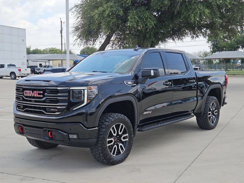 Used 2025 GMC Sierra 1500 AT4 w/ AT4 Premium Package AWD/4WD image 7
