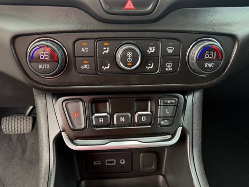 Used 2021 GMC Terrain SLE w/ Driver Convenience Package FWD image 29
