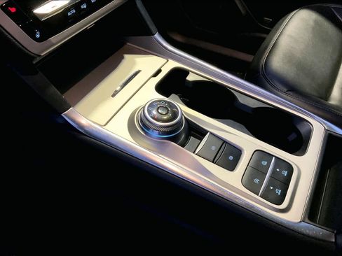 Used 2023 Ford Explorer XLT w/ Equipment Group 202A image 15