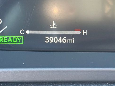 Used 2023 Toyota Crown Limited image 27