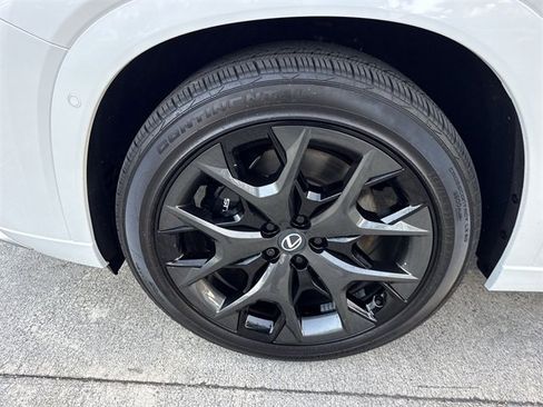 Certified 2026 Lexus TX 500h AWD w/ Technology Package image 10