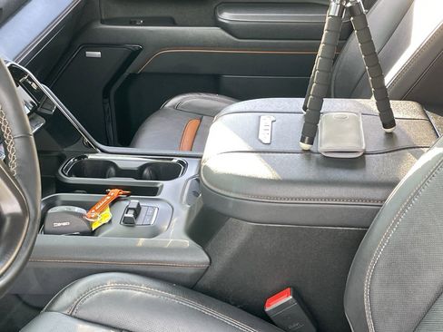 Used 2025 GMC Sierra 2500 AT4 image 37