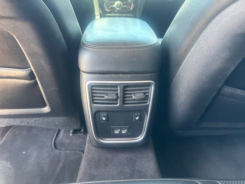 Used 2018 Chrysler 300 Limited w/ Safetytec Plus Group RWD image 10