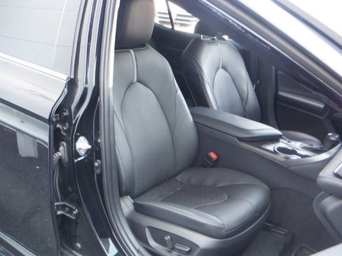 Used 2021 Toyota Camry XSE FWD image 14