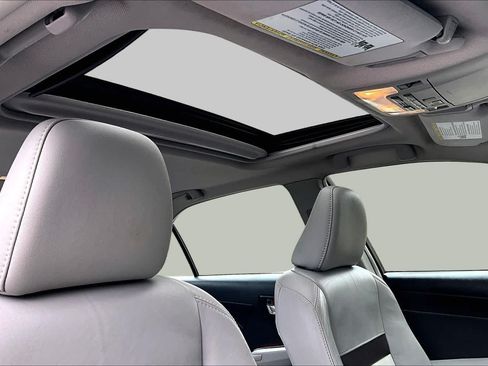 Used 2013 Toyota Camry XLE FWD image 15