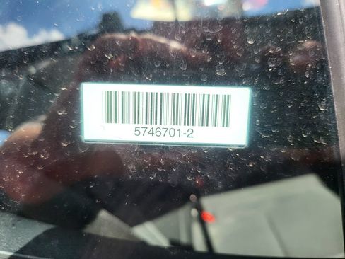 Used 2025 Hyundai Venue SEL FWD image 3