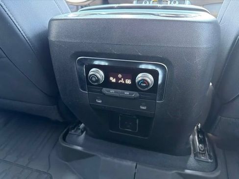 Used 2022 GMC Yukon SLE w/ Gmc Pro Safety Plus Package AWD/4WD image 18
