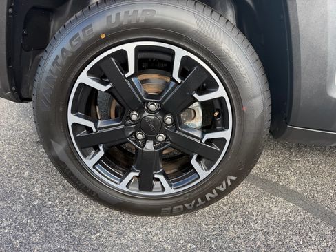 Used 2023 Jeep Renegade Latitude AWD/4WD image 18