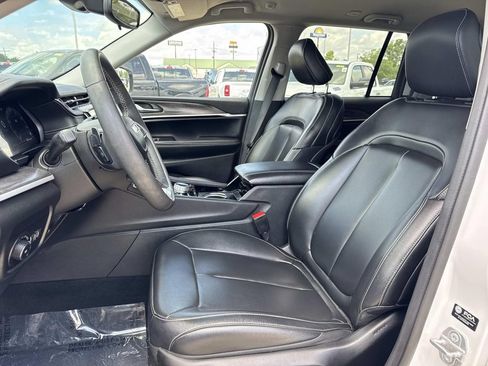 Used 2023 Jeep Grand Cherokee Limited AWD/4WD image 19