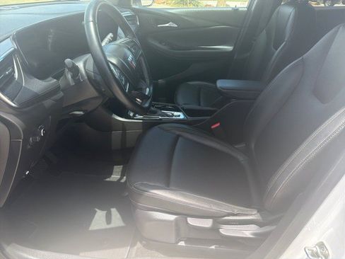 Used 2024 Buick Encore GX Sport Touring FWD image 5