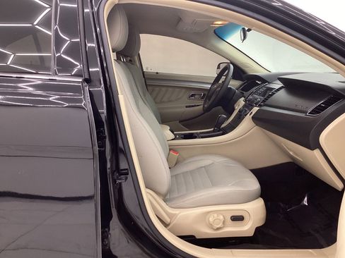 Used 2017 Ford Taurus SE image 15