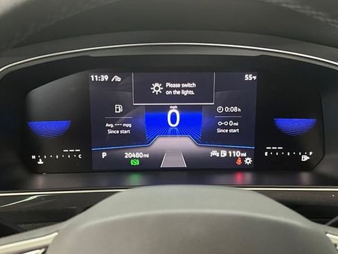 Certified 2024 Volkswagen Tiguan SE R-Line image 31