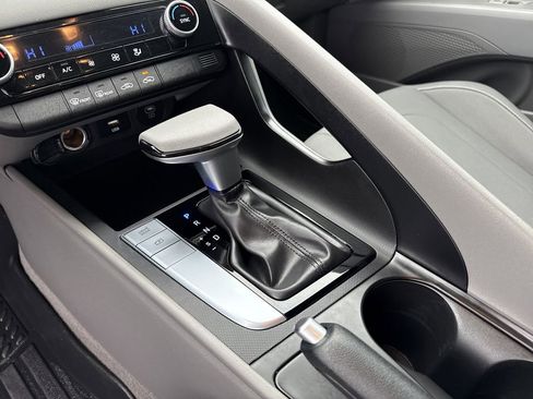 Used 2024 Hyundai Elantra SEL image 29