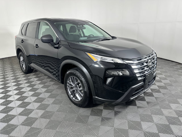 Used 2024 Nissan Rogue S AWD/4WD image 2