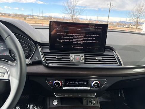 Used 2023 Audi Q5 2.0T Premium w/ Convenience Package image 18