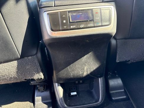 Used 2017 Toyota Highlander SE AWD/4WD image 22