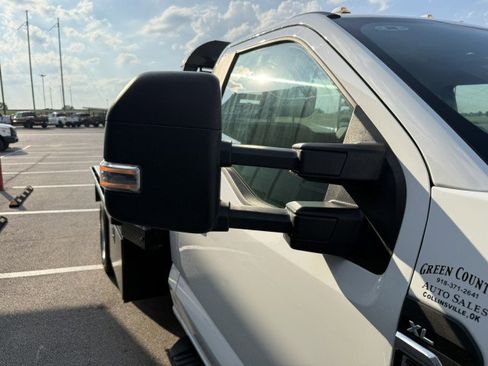 Used 2023 Ford F550 4x4 Regular Cab Super Duty image 16