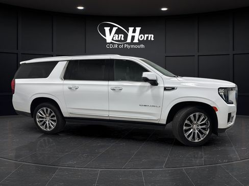 Used 2023 GMC Yukon XL Denali AWD/4WD image 8