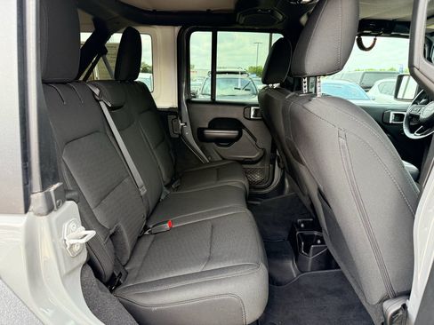 Used 2018 Jeep Wrangler Unlimited Sport S AWD/4WD image 24