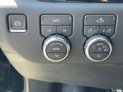New 2026 GMC Sierra 1500 Elevation w/ Preferred Package AWD/4WD image 18