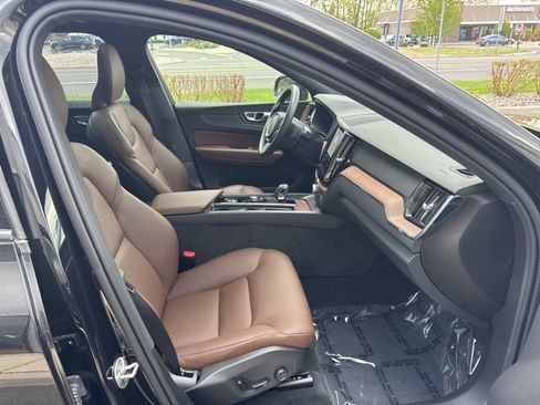 Certified 2025 Volvo XC60 B5 Plus AWD/4WD image 14