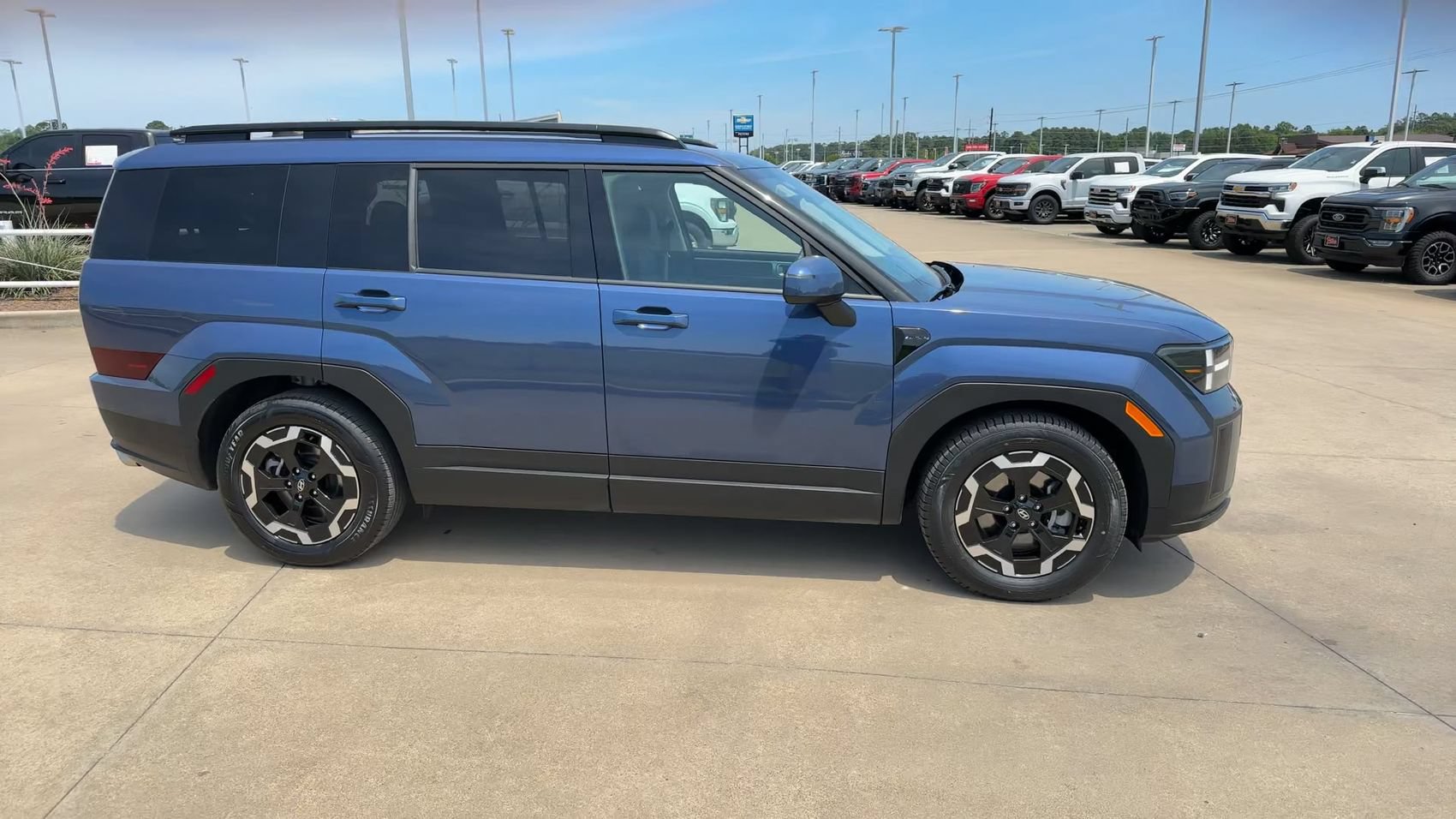 Used 2026 Hyundai Santa Fe SEL AWD/4WD image 2