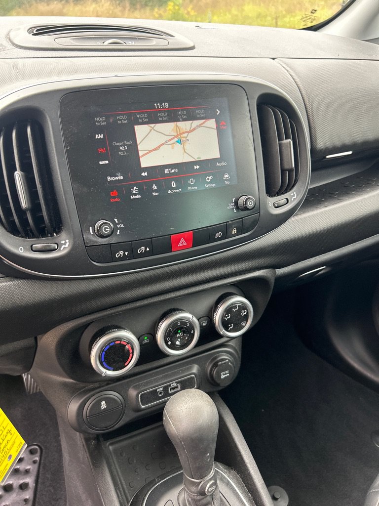 Used 2018 FIAT 500L Trekking FWD image 11