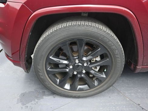 Used 2021 Jeep Grand Cherokee Laredo X RWD image 9