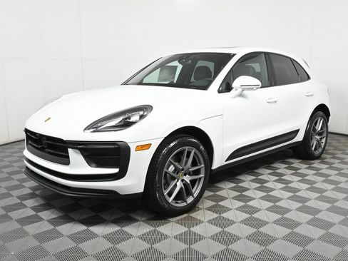 Certified 2025 Porsche Macan image 1