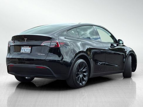 Used 2023 Tesla Model Y Long Range AWD/4WD image 5