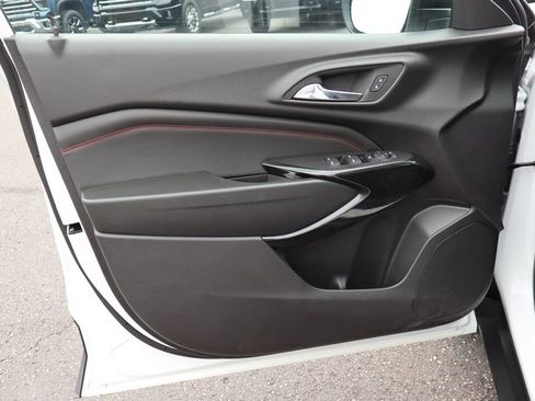 Used 2024 Chevrolet Trax RS w/ Sunroof Package FWD image 4