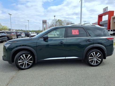 Certified 2025 Nissan Pathfinder Platinum w/ Cargo Package FWD image 21