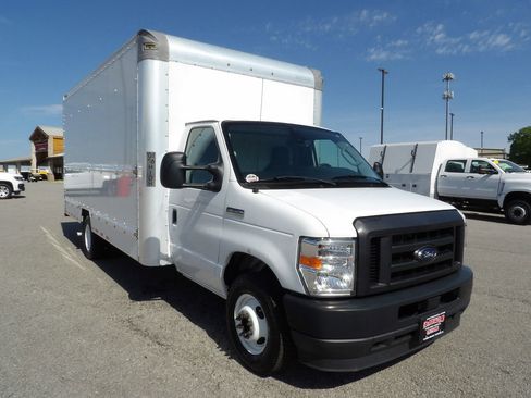 Used 2021 Ford E-350 and Econoline 350 Super Duty image 11