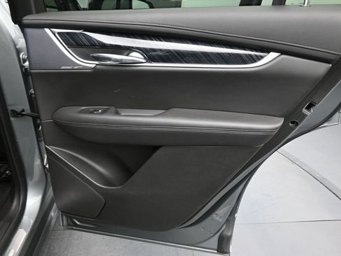 Used 2023 Cadillac XT6 Premium Luxury image 12