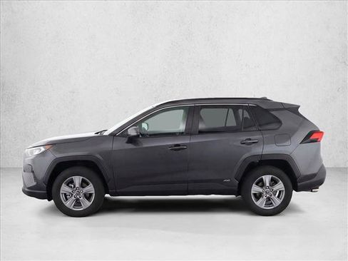 Used 2022 Toyota RAV4 XLE image 4