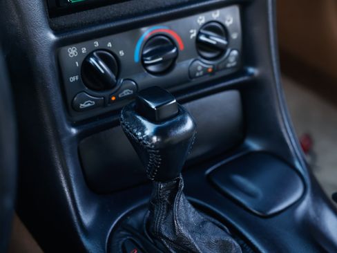 Used 2000 Chevrolet Corvette Coupe image 38