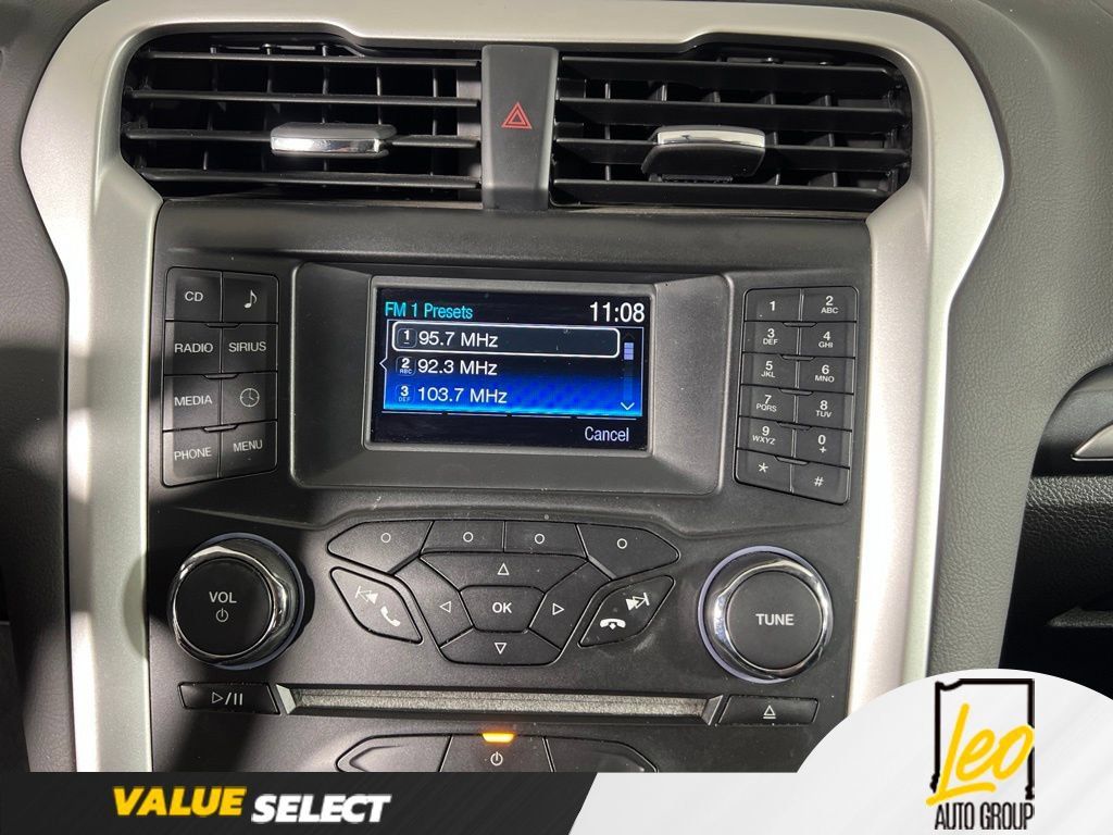 Used 2015 Ford Fusion SE FWD image 24