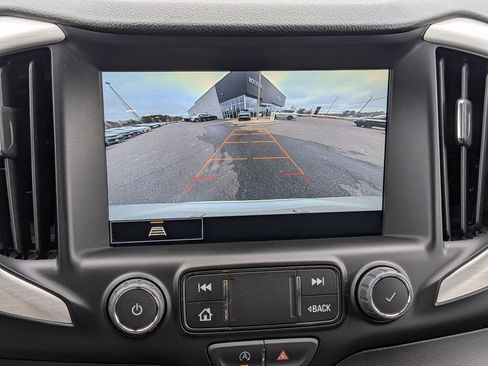 Used 2024 GMC Terrain SLT image 23