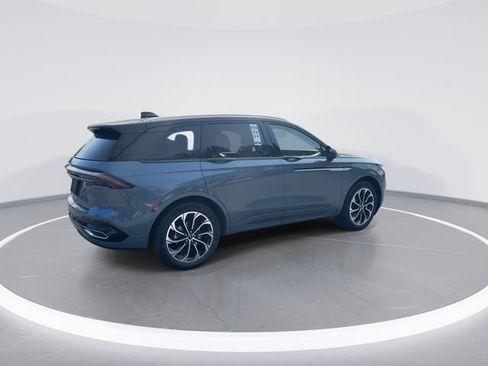 New 2026 Lincoln Nautilus Reserve image 8