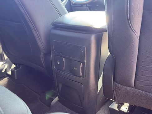 Used 2023 Ford Explorer XLT image 23