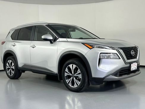 Used 2022 Nissan Rogue SV w/ SV Premium Package image 1