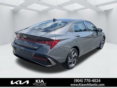 Used 2025 Hyundai Elantra Limited image 3