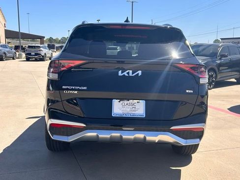 Used 2025 Kia Sportage SX image 8
