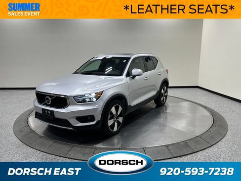 Used 2019 Volvo XC40 T5 Momentum AWD/4WD image 1