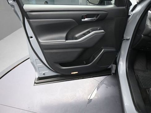 Used 2024 Toyota Highlander XLE image 20