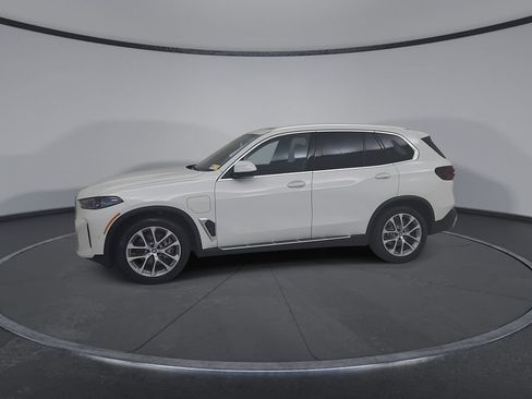 Used 2025 BMW X5 xDrive50e AWD/4WD image 8