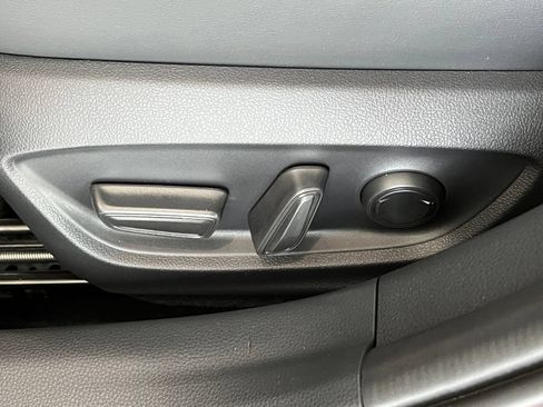 New 2026 Toyota Prius Plug-In Hybrid FWD image 17